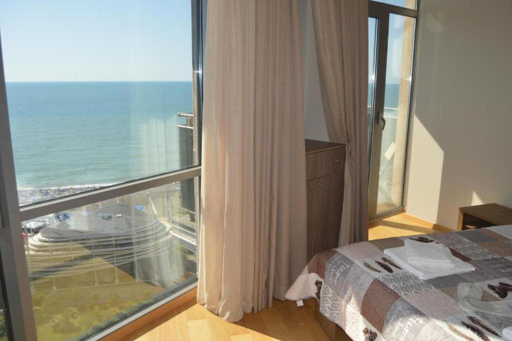 Luxury Apartments Batumi Exterior photo